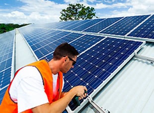 montaż modułów PV